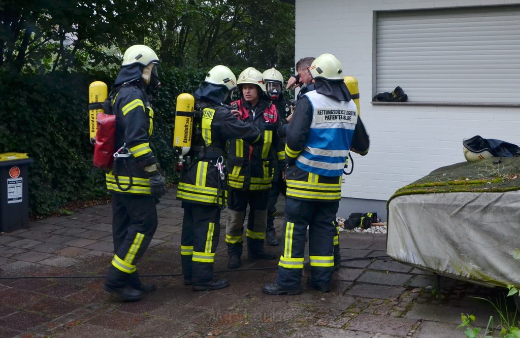 Feuer Einfamilienhaus Koeln Ostheim Saarbrueckerstr P17.JPG